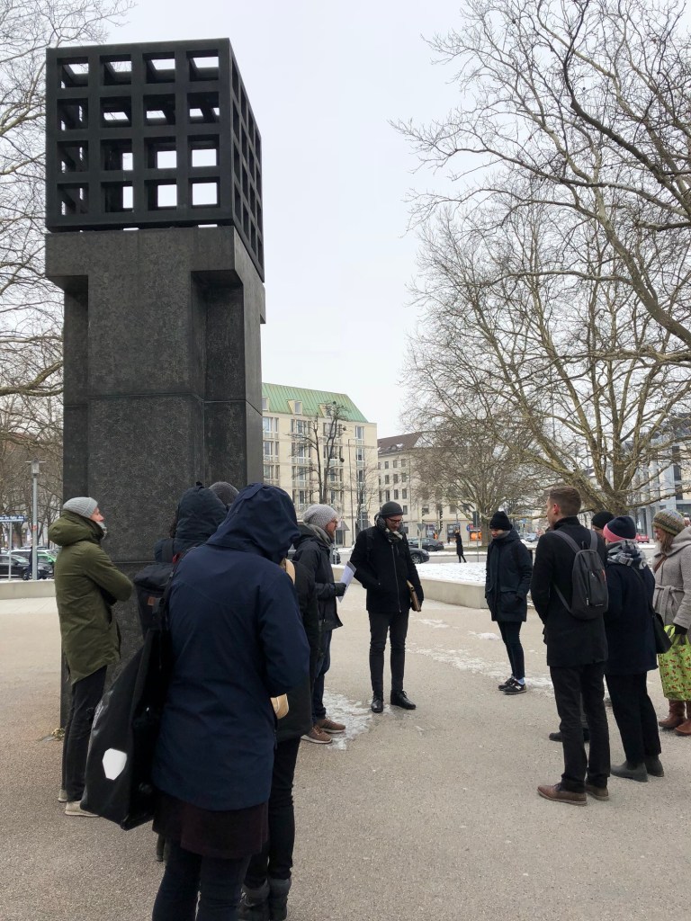 Teilnehmer*innen der BVT 2018 am Platz der Opfer des Nationalsozialismus