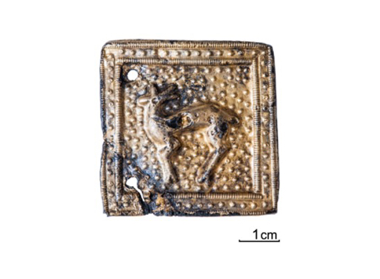 Archäologischer Fund, quadratisch goldfarben mit Tiermotiv